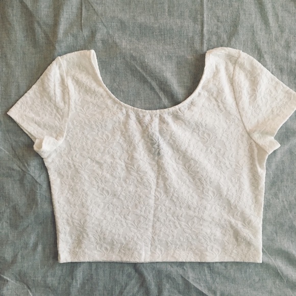 White scoop-necked crop top with floral pattern - Picture 1 of 4